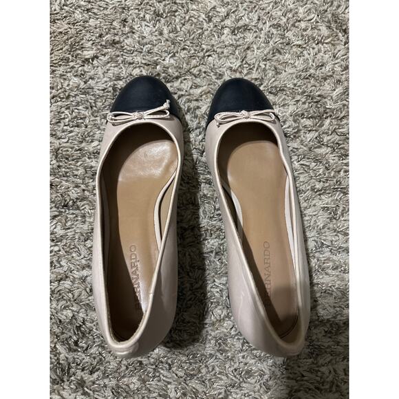 Bernardo Two Tone Heels Bow Toe Cap 8 - Picture 2 of 3